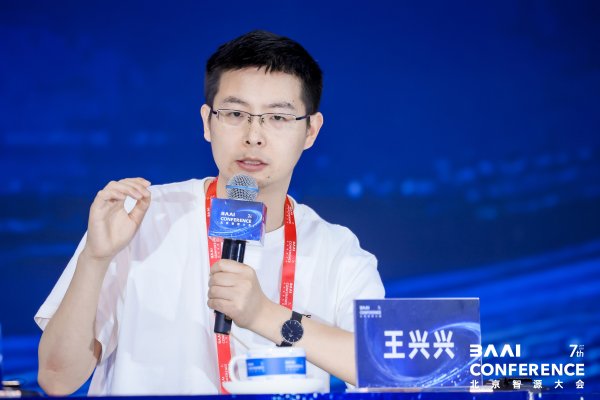 牛股远期策略 宇树科技王兴兴谈人形机器人赛事：实现终极目标前，参与跳舞、格斗也能产生一部分商业价值